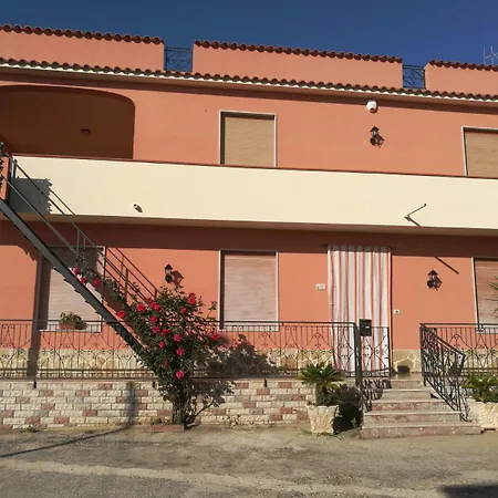 Nonna Lina Bed & Breakfast Spano
